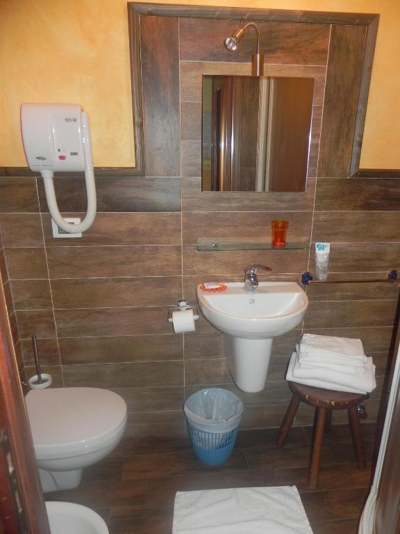Hotel Trois Etoiles Entracque Rom bilde
