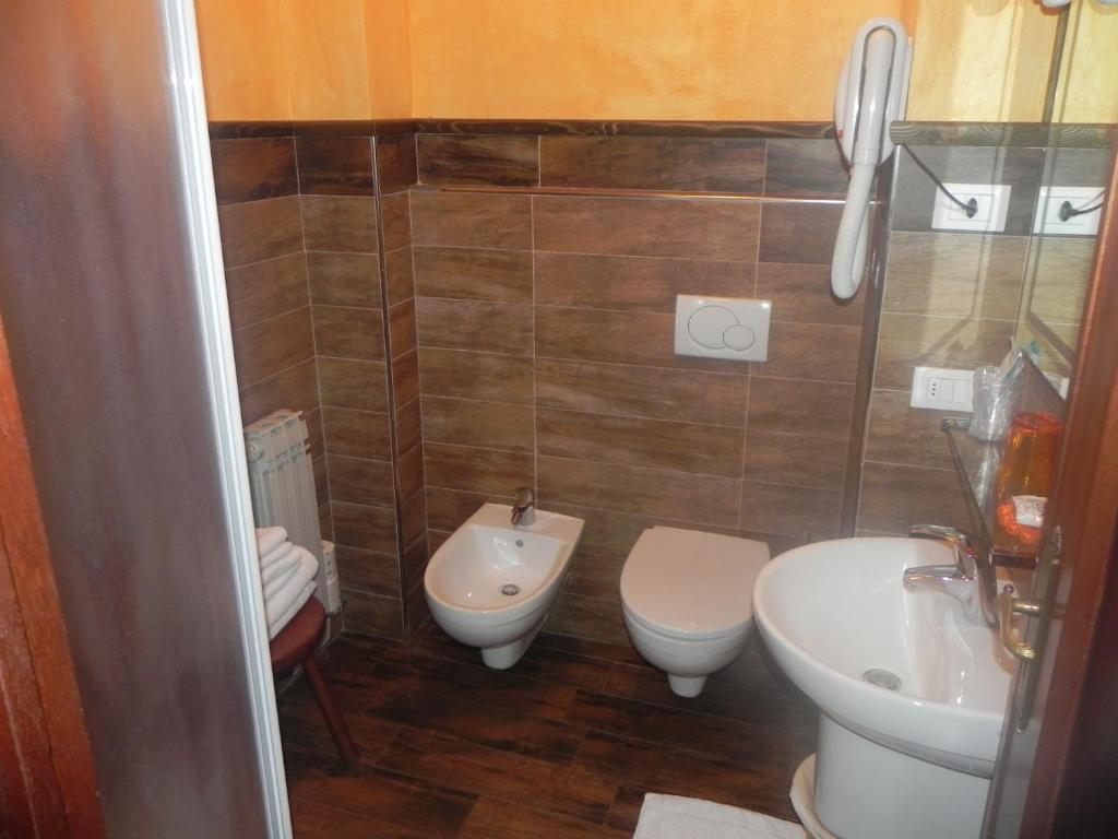 Hotel Trois Etoiles Entracque Rom bilde